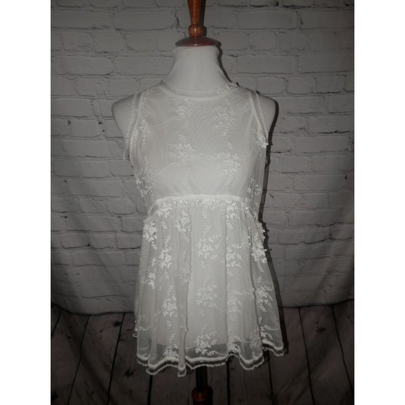 POL Tops - NWT POL Top Medium Lace Sheer Sleeveless Back ZIp